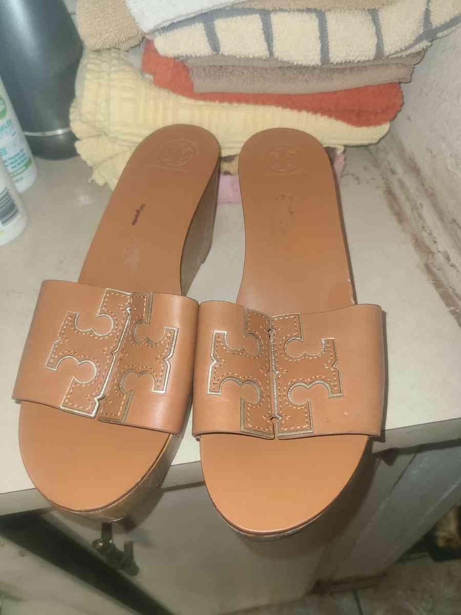 tory burch leather platforms size 8 brown color