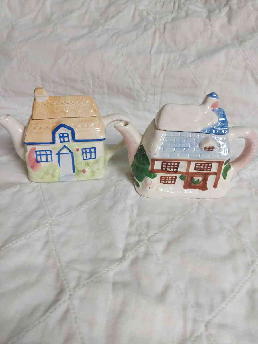 2 collectible creamers