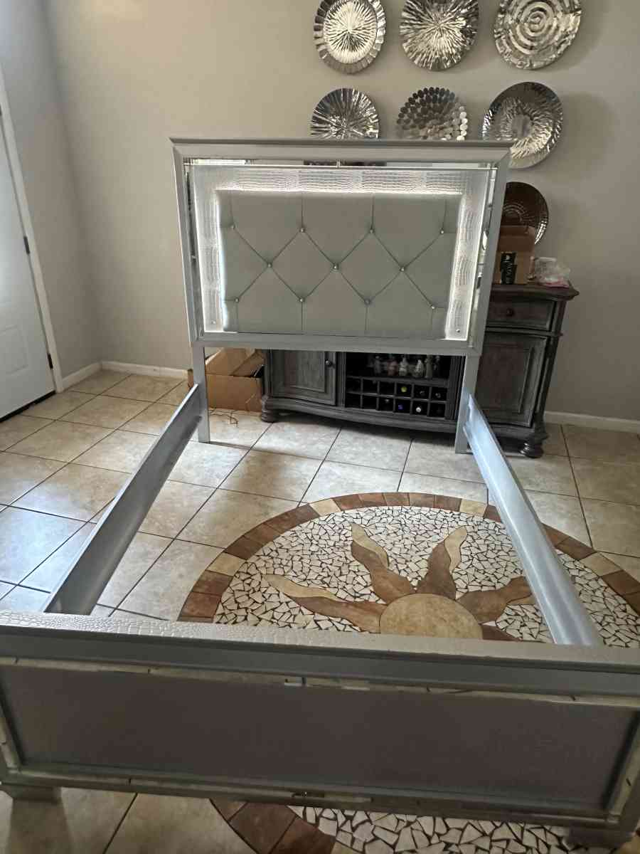 queen silver bed