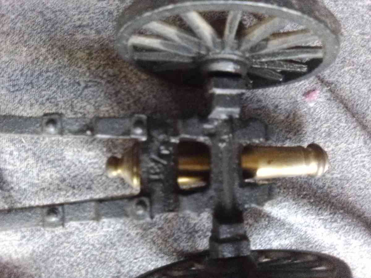 VINTAGE MFCO BRASS FIELD CANNON YORKTOWN VA FIGURINE