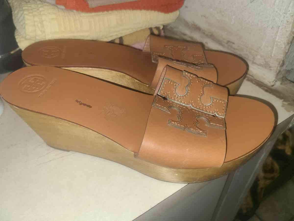 tory burch leather platforms size 8 brown color