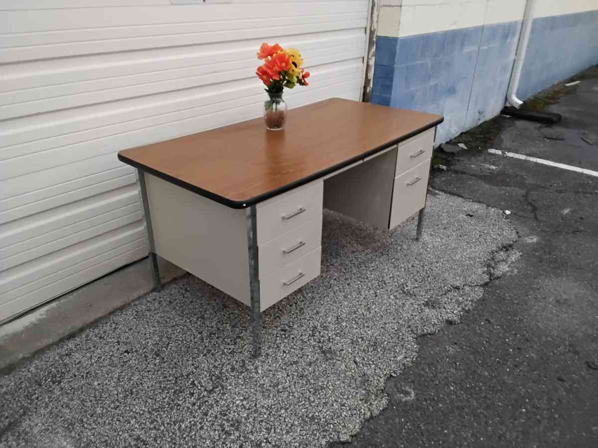 Nice Large Office Desk with 6 Drawers Like New