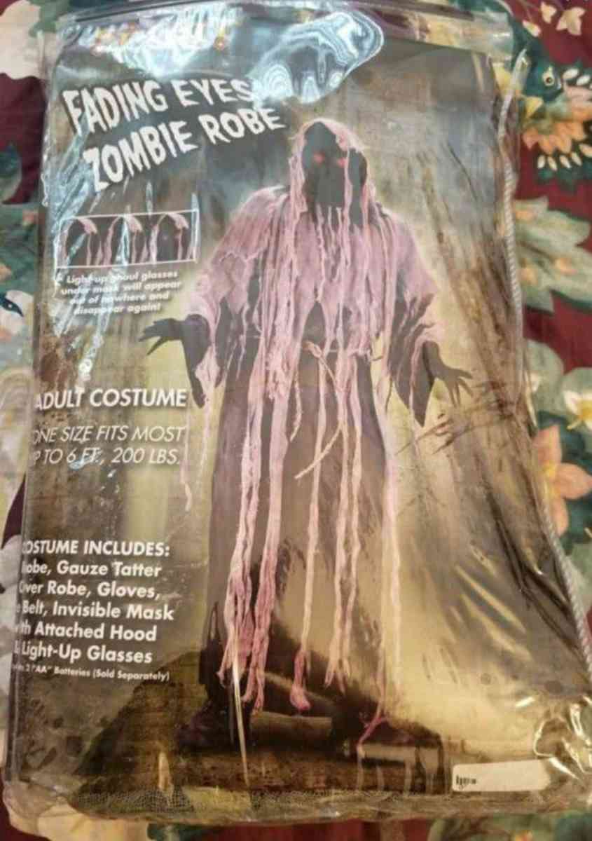 Fading Eyes Zombie Robe