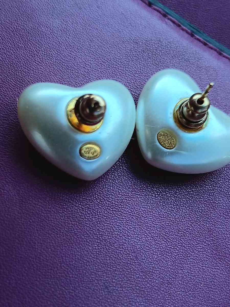 CHANEL heart shaped pearl stud earrings