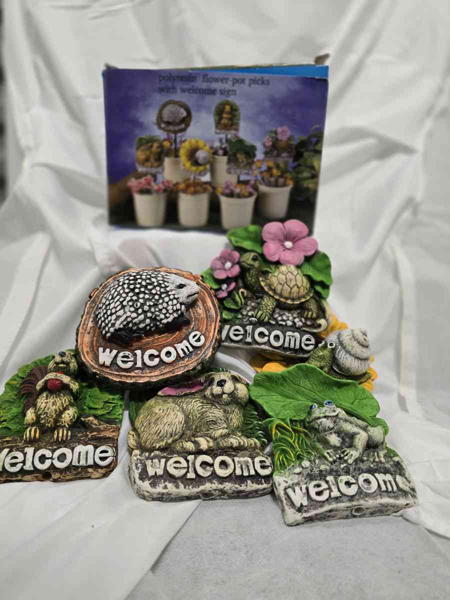 welcome signs for your front yard of a house