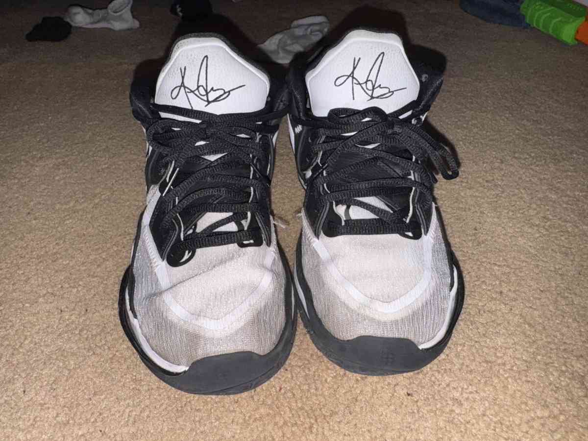 Nike Kyrie Court Shoes