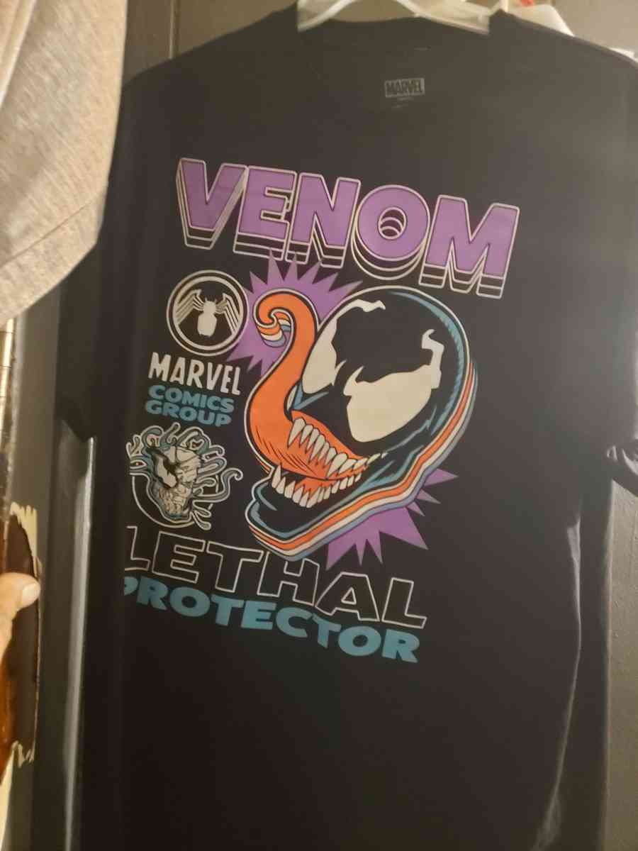 A mans tshirt size Large