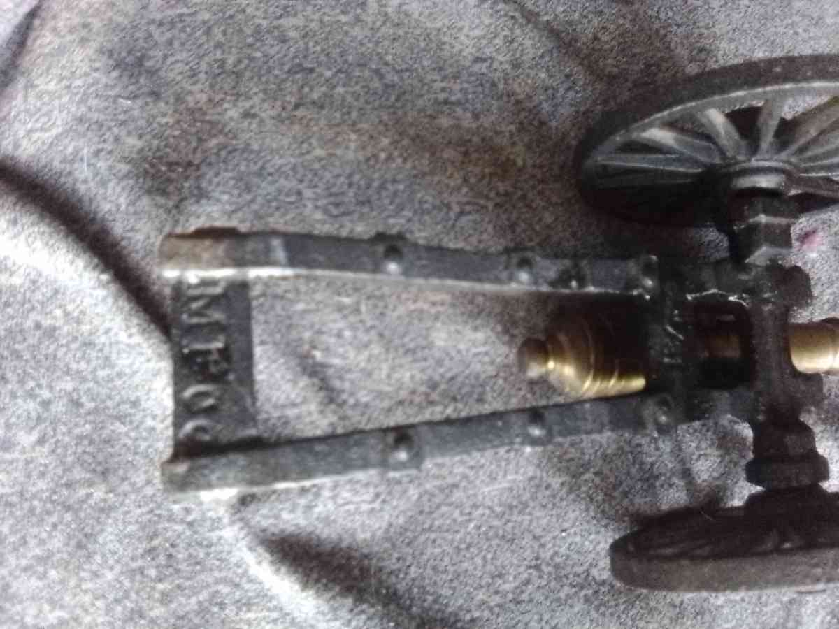 VINTAGE MFCO BRASS FIELD CANNON YORKTOWN VA FIGURINE