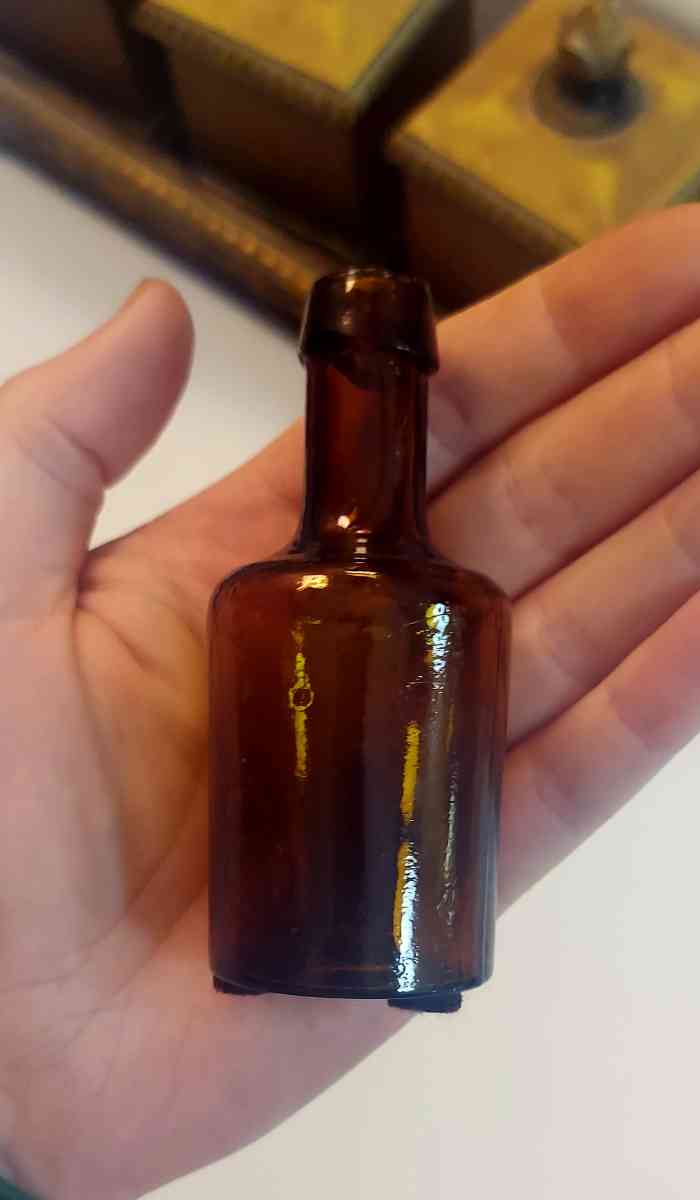 Rare 1840s to 1850s Antique Pontiled Mini Squat Bottle