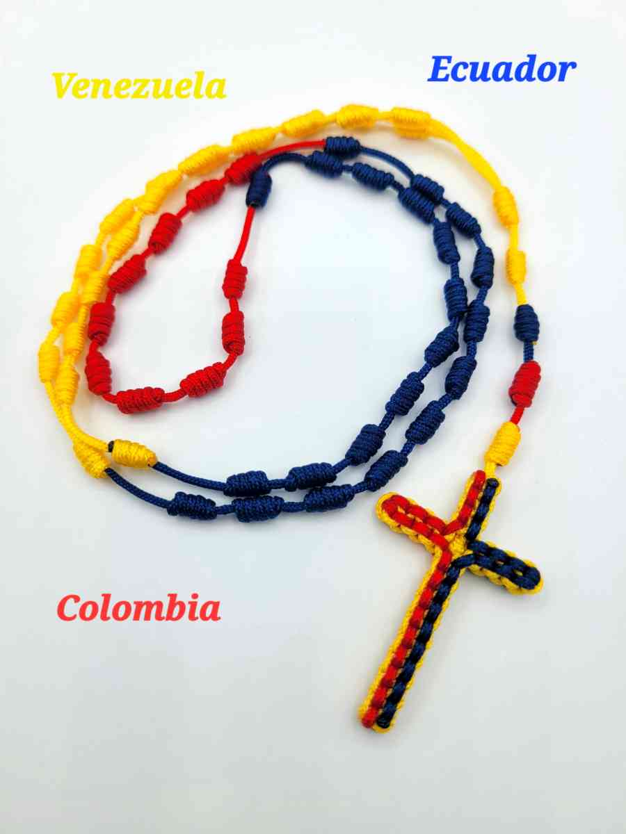 Rosario Nuevo Anudado con la Cruz de colores de Venezuela