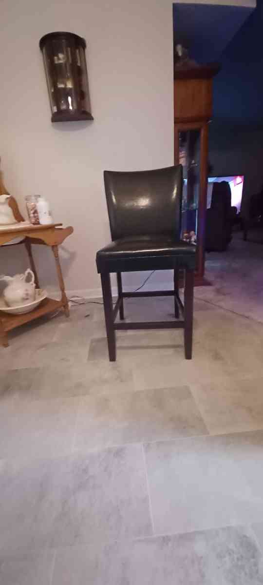 kitchen table and chairs