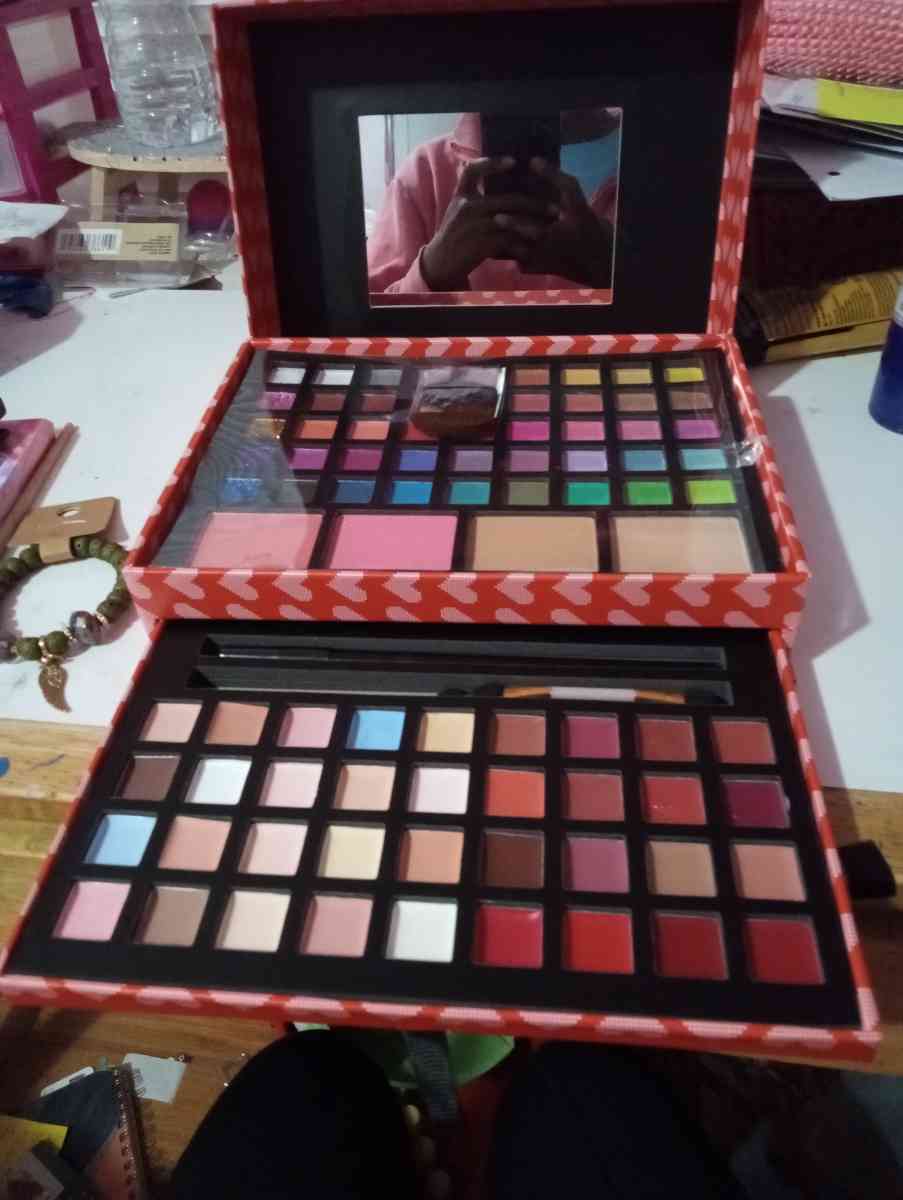 makeup kit