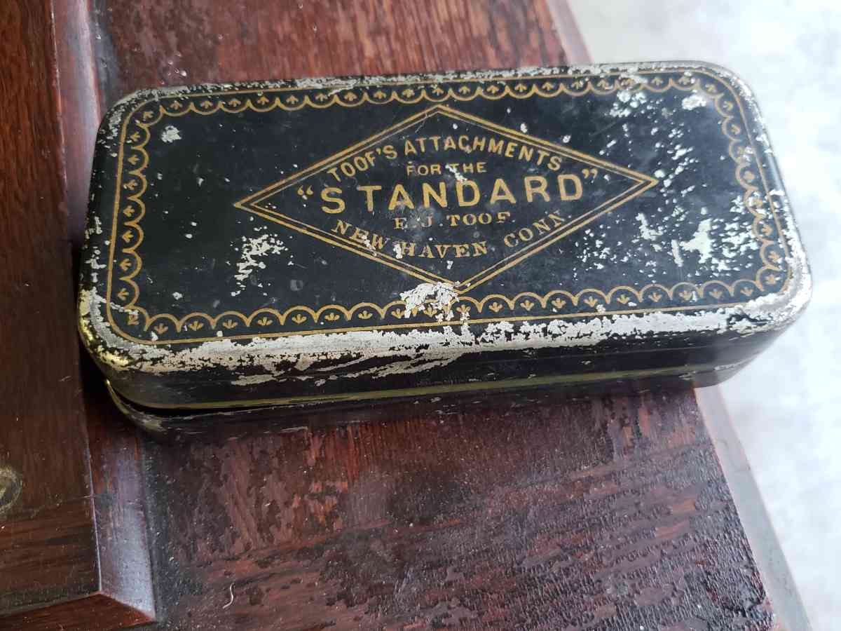 1907 Goldsmith sewing machine and table