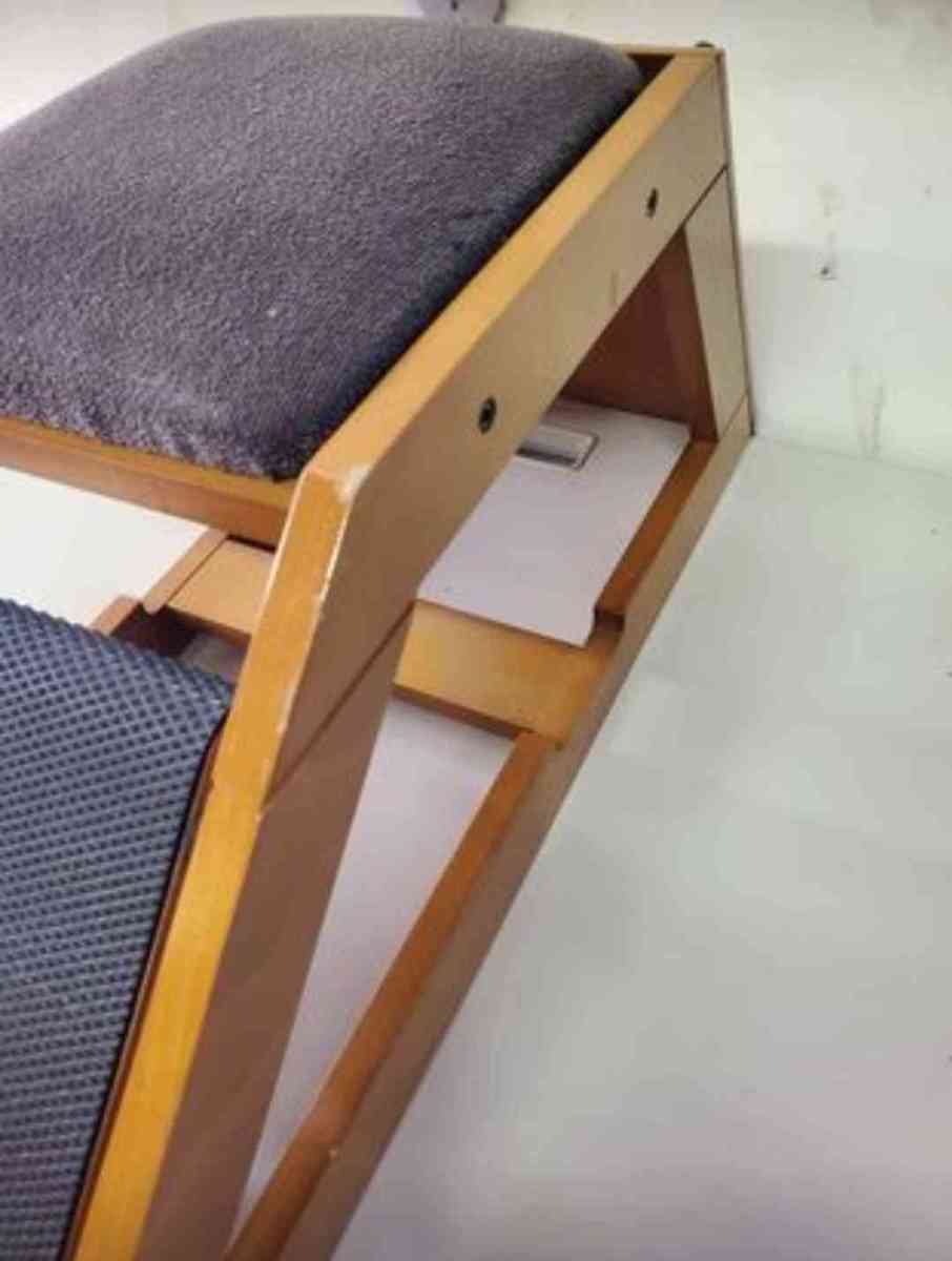 Shoe Fitting Stool  Light Colored Wood  Retail Boutique  RR