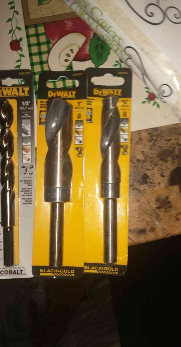 3 DeWalt  drill bits