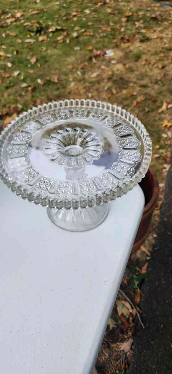 Adams Cottage Cake Stand