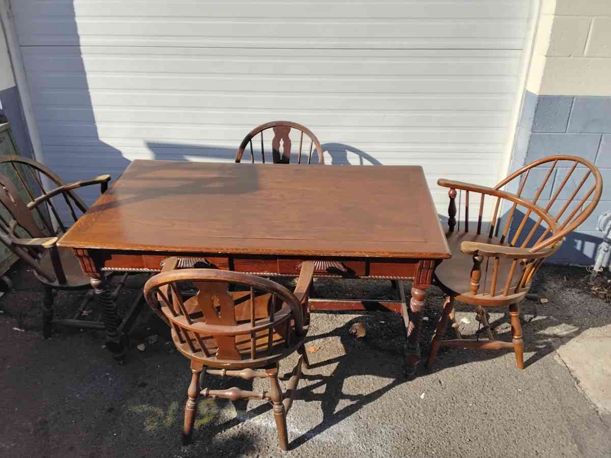 Well Made Wooden Dining Room Table with Chairs Like New