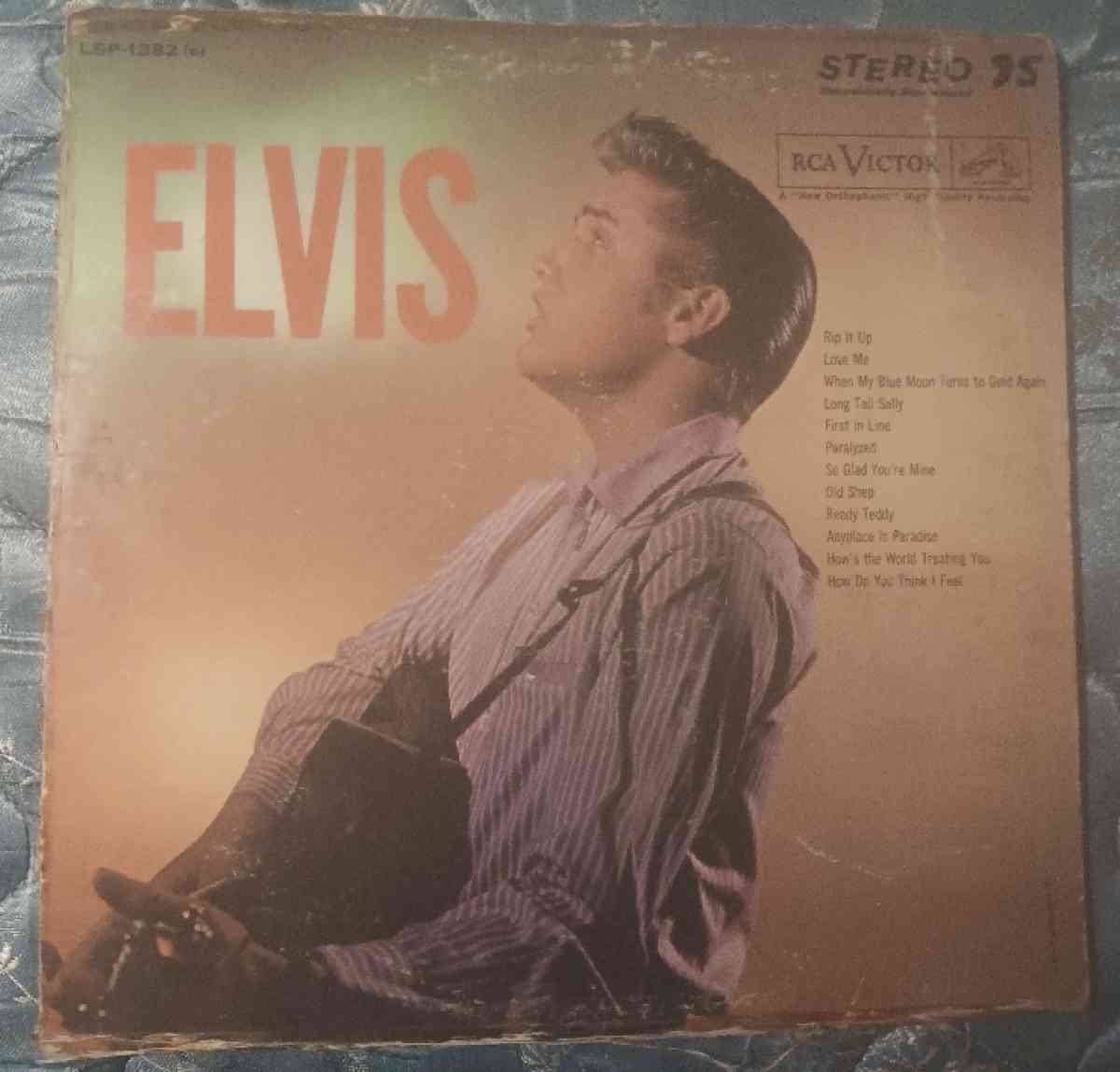 5 Elvis Presley vinyl records
