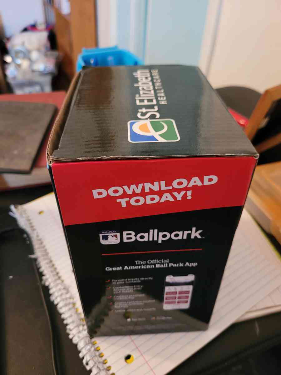 Reds baseball Bobblehead  De LA Cruz