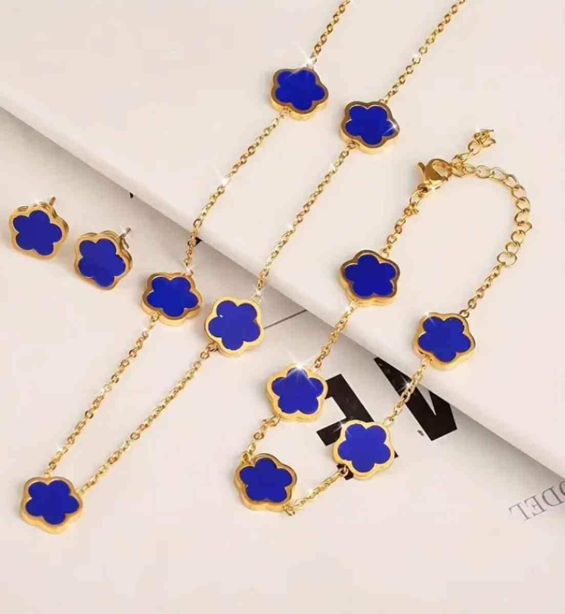 Elegant 2 Piece Pendant