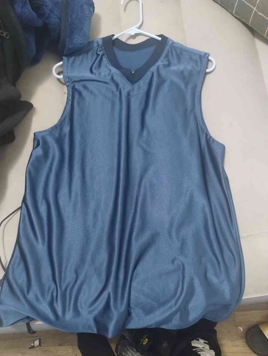 mens  Nike t top