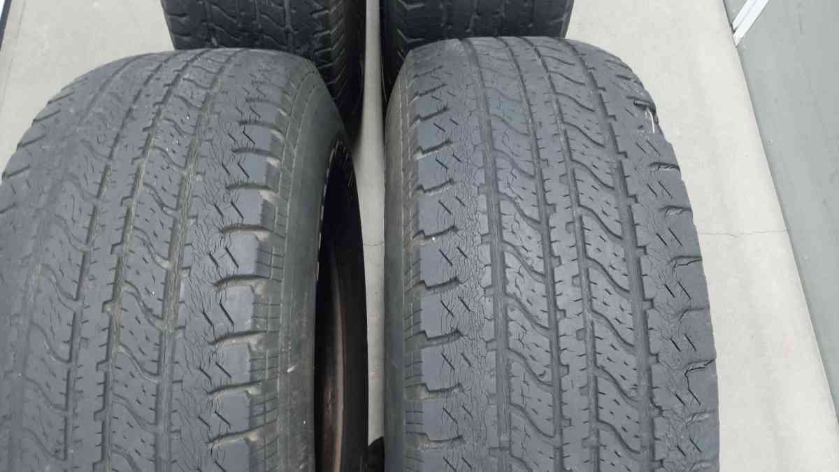 the set of 4 tires and wheels R 16 for DOdge ram 17