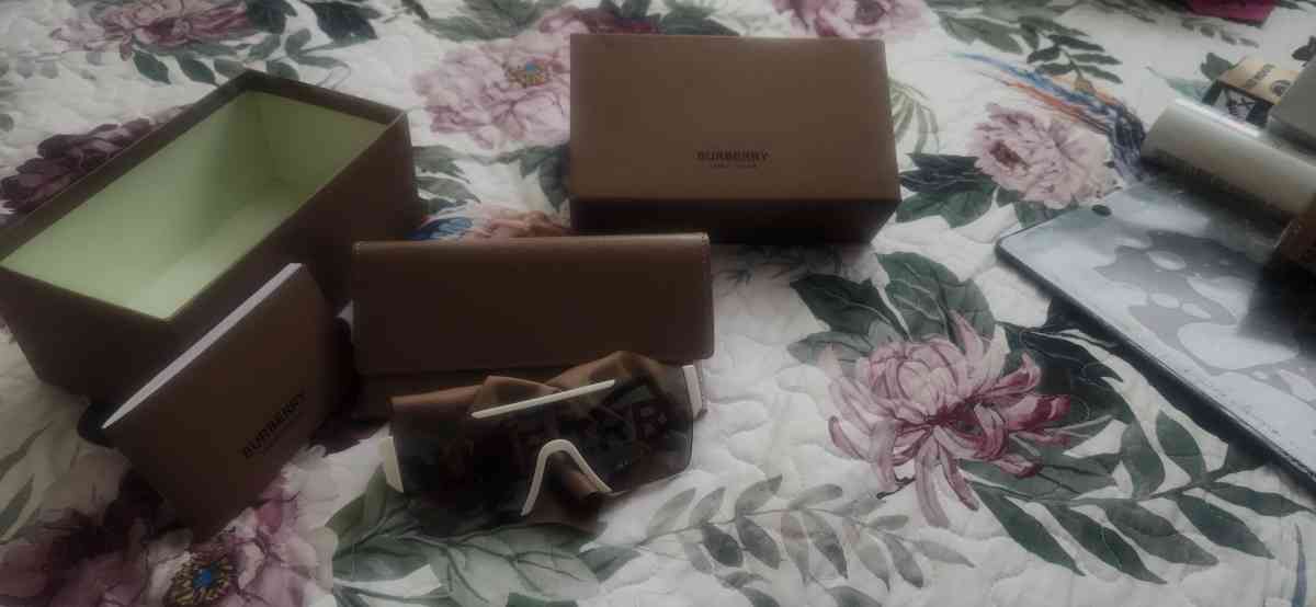 Burberry men sunglass