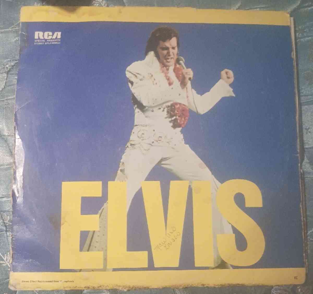 5 Elvis Presley vinyl records