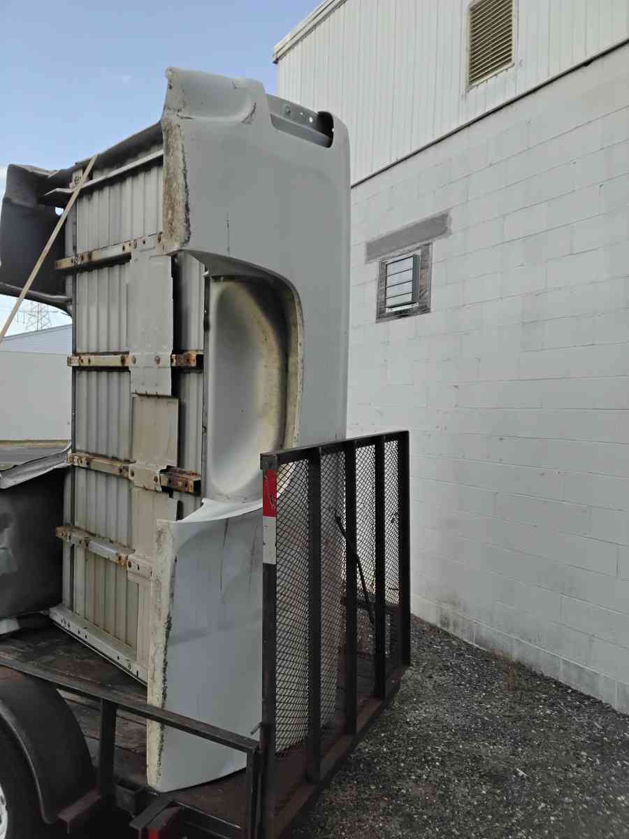 2009 Chevy or GMC Pickup Truck 8 ft Bed OEM Factory Like New