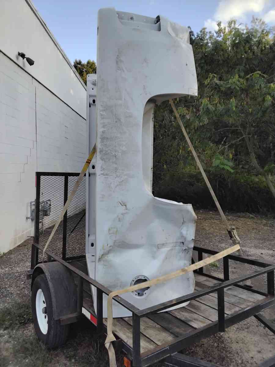 2009 Chevy or GMC Pickup Truck 8 ft Bed OEM Factory Like New