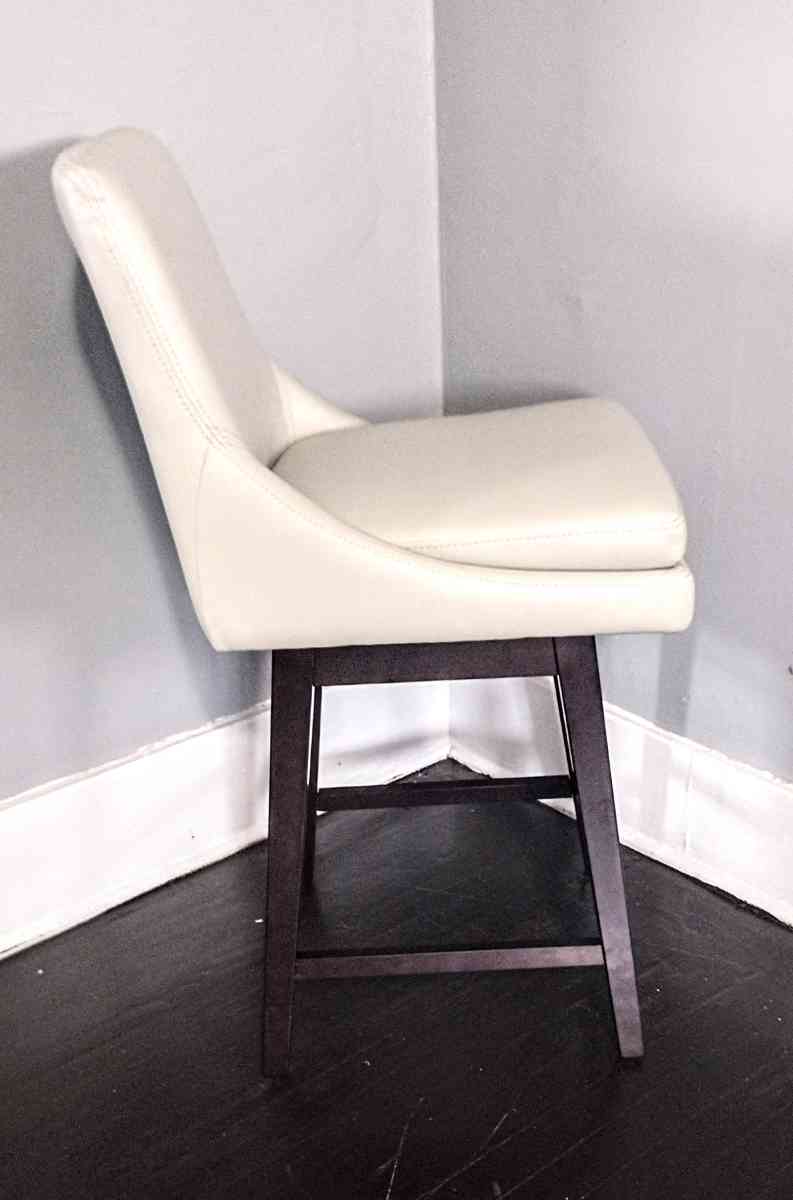 Lissa Light Gray Faux Leather Swivel Counter Stool Set Of 4