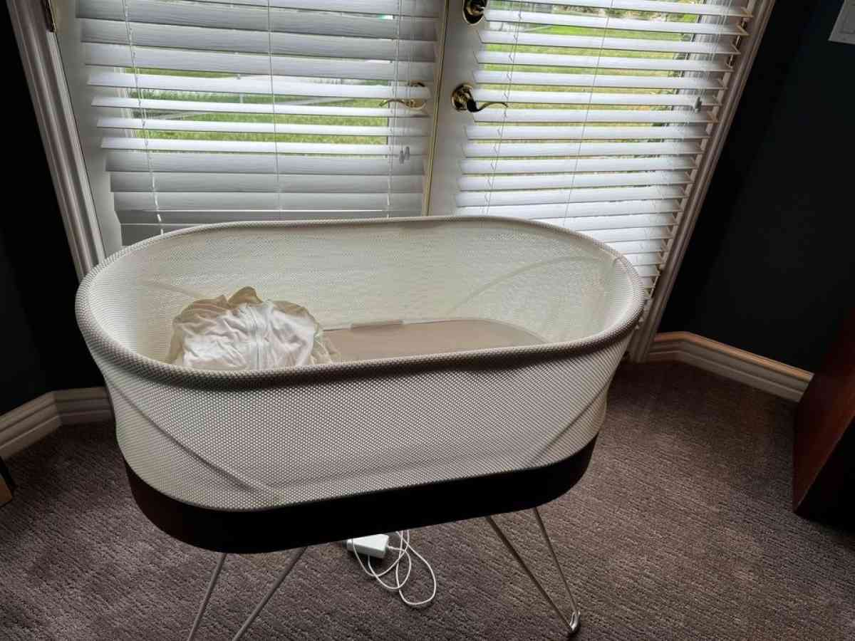 Snoo Smart Sleeper Bassinet