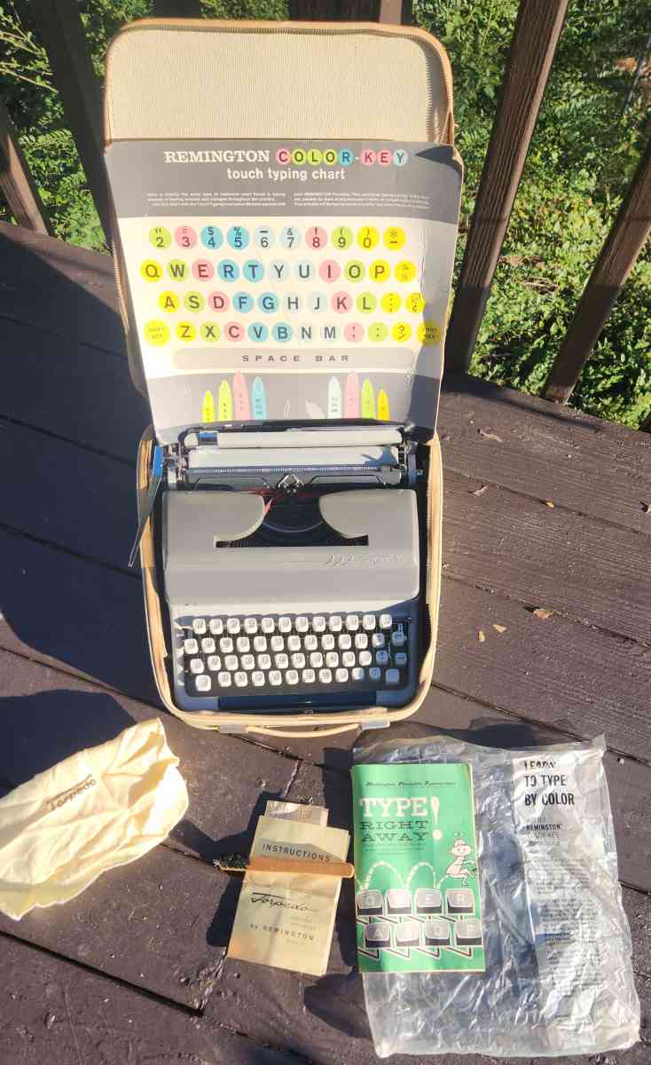 Vintage 1960 Torpedo Typewriter