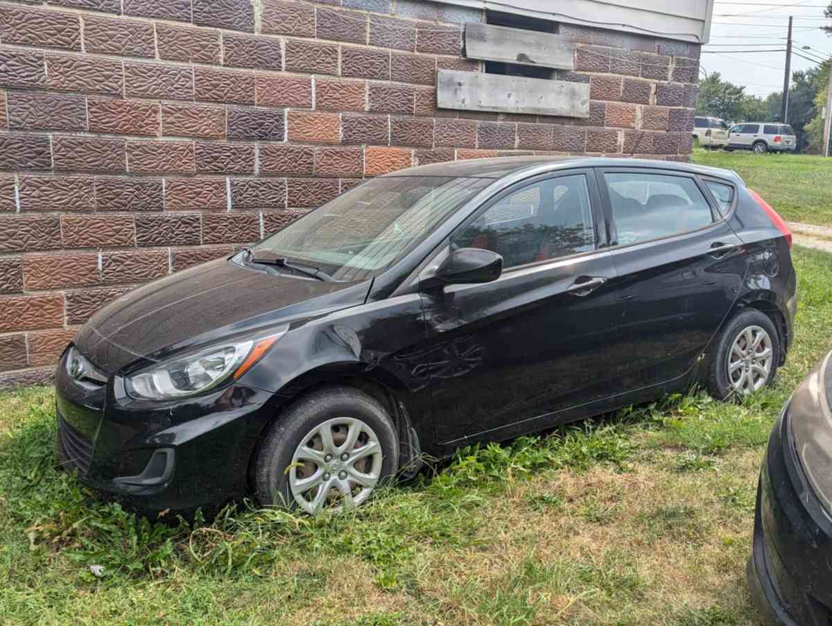 2014 Hyundai Accent hatchback