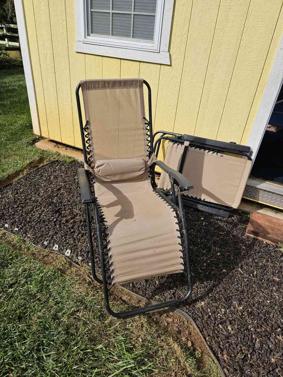 2 zero gravity chairs