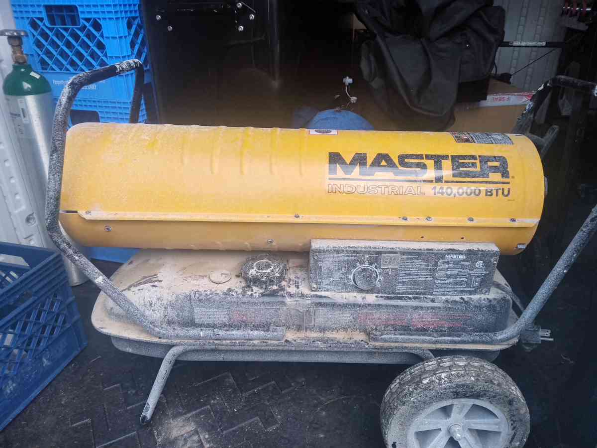 140000 BTU heater its a master diesel