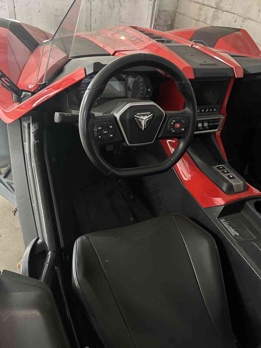 BEAUTIFUL 2020 POLARIS SLINGSHOT SL