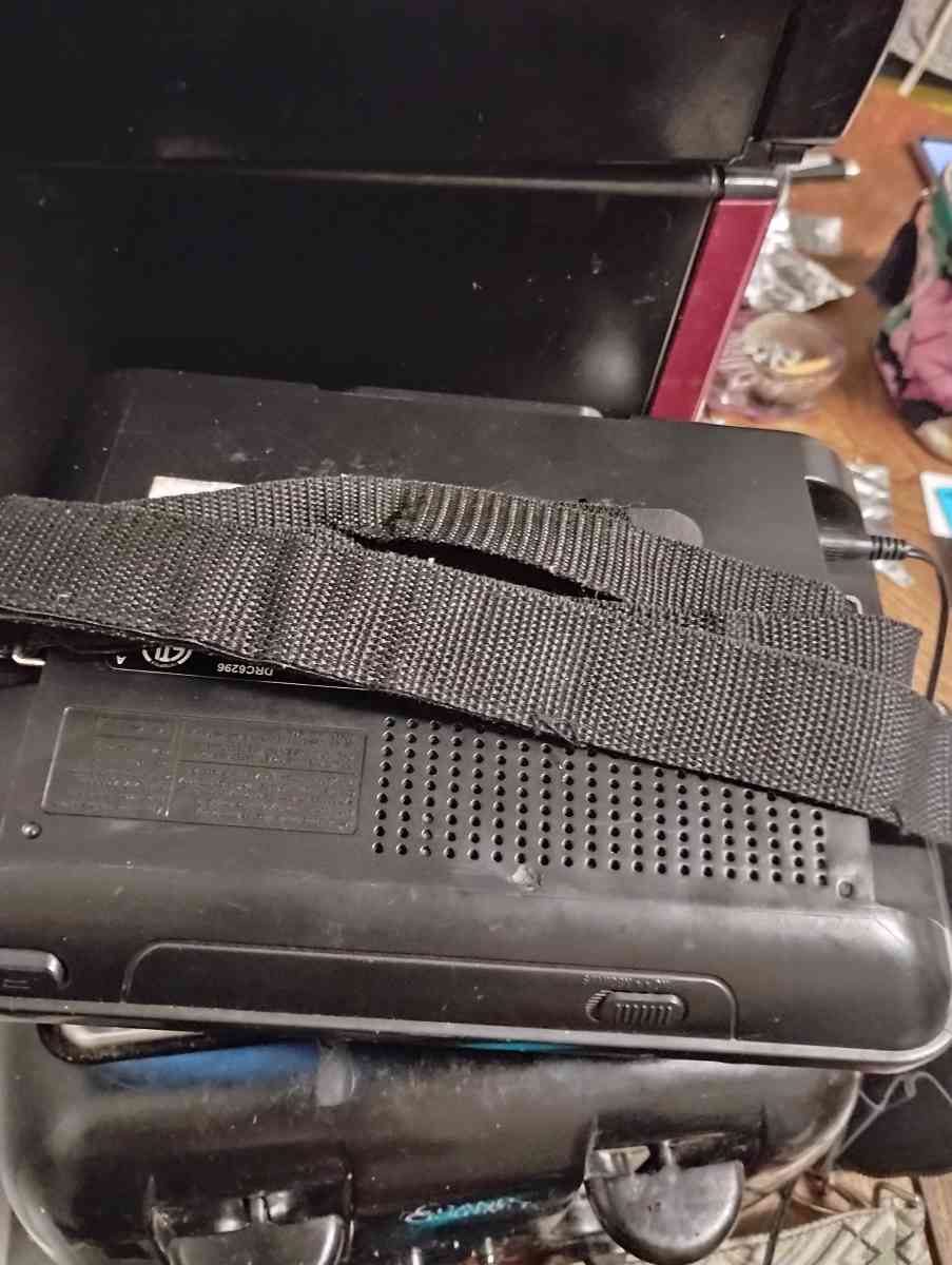 car tv portable plays dvds