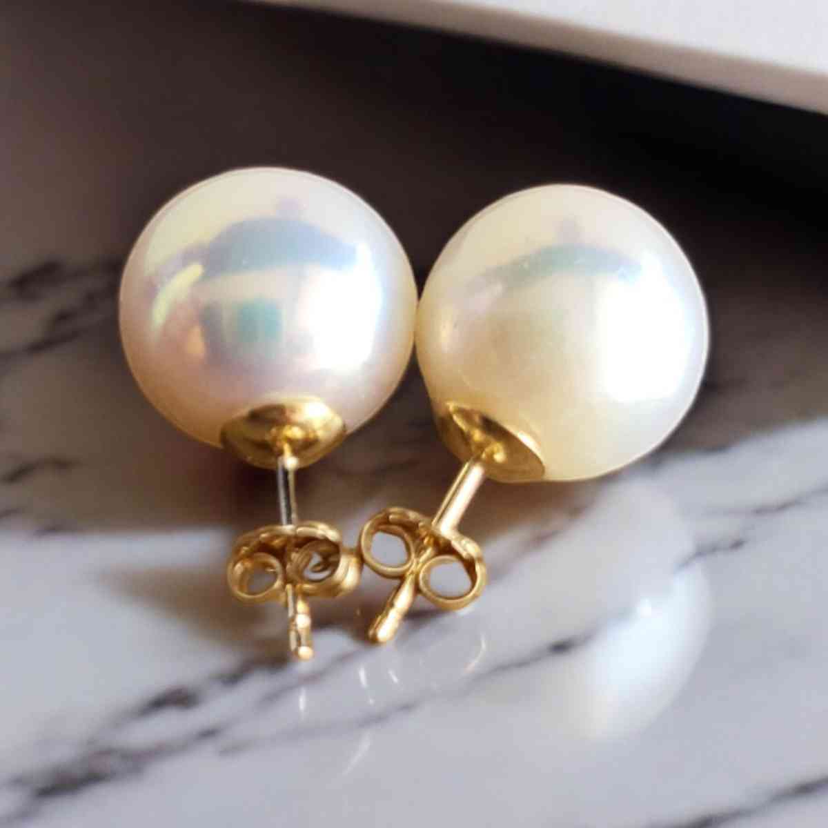 Edison perals 12 Milimiters in 14 Karat gold