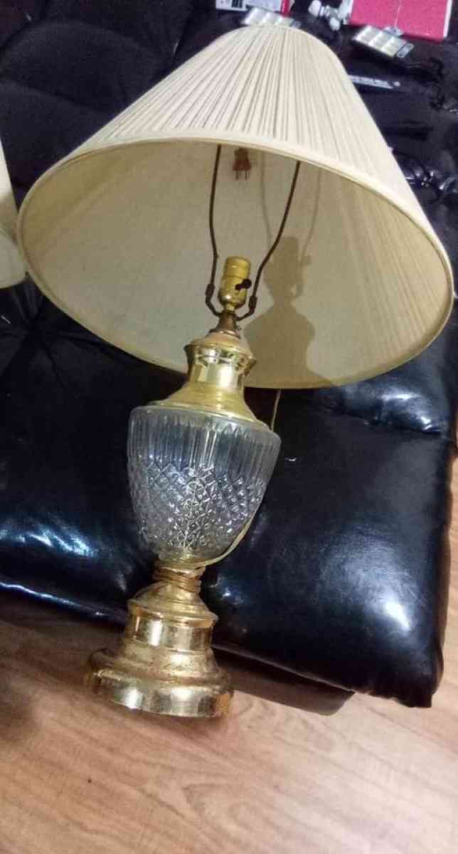 2 table lamps