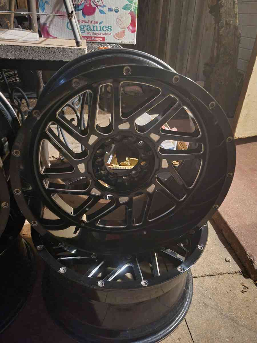 20 x10  wheels