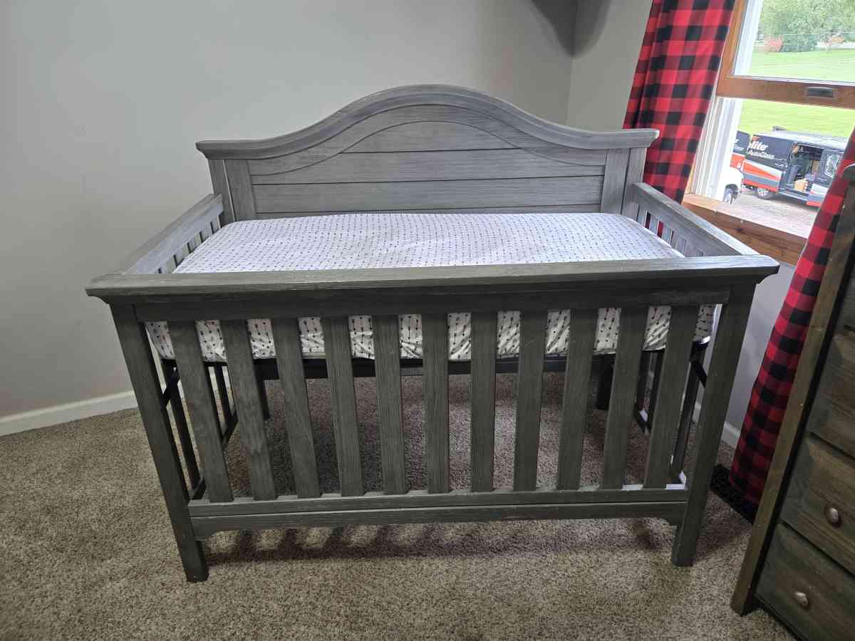 baby crib with matching dresser