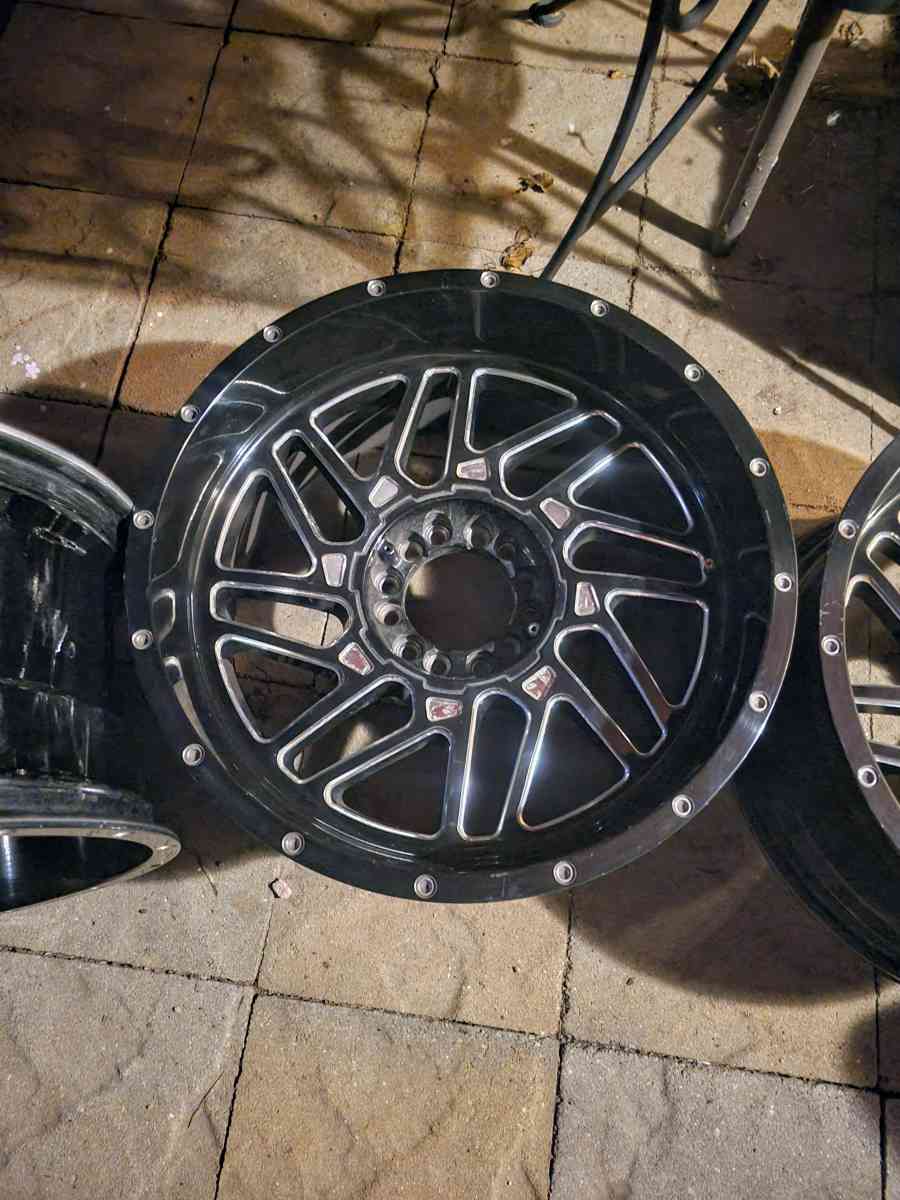 20 x10  wheels