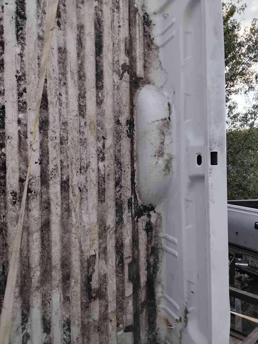 2009 Chevy or GMC Pickup Truck 8 ft Bed OEM Factory Like New