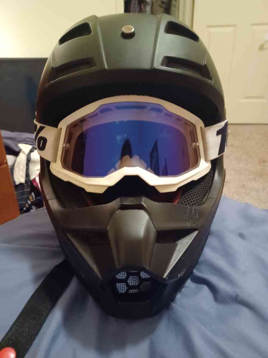 Fox v1 racing helmet