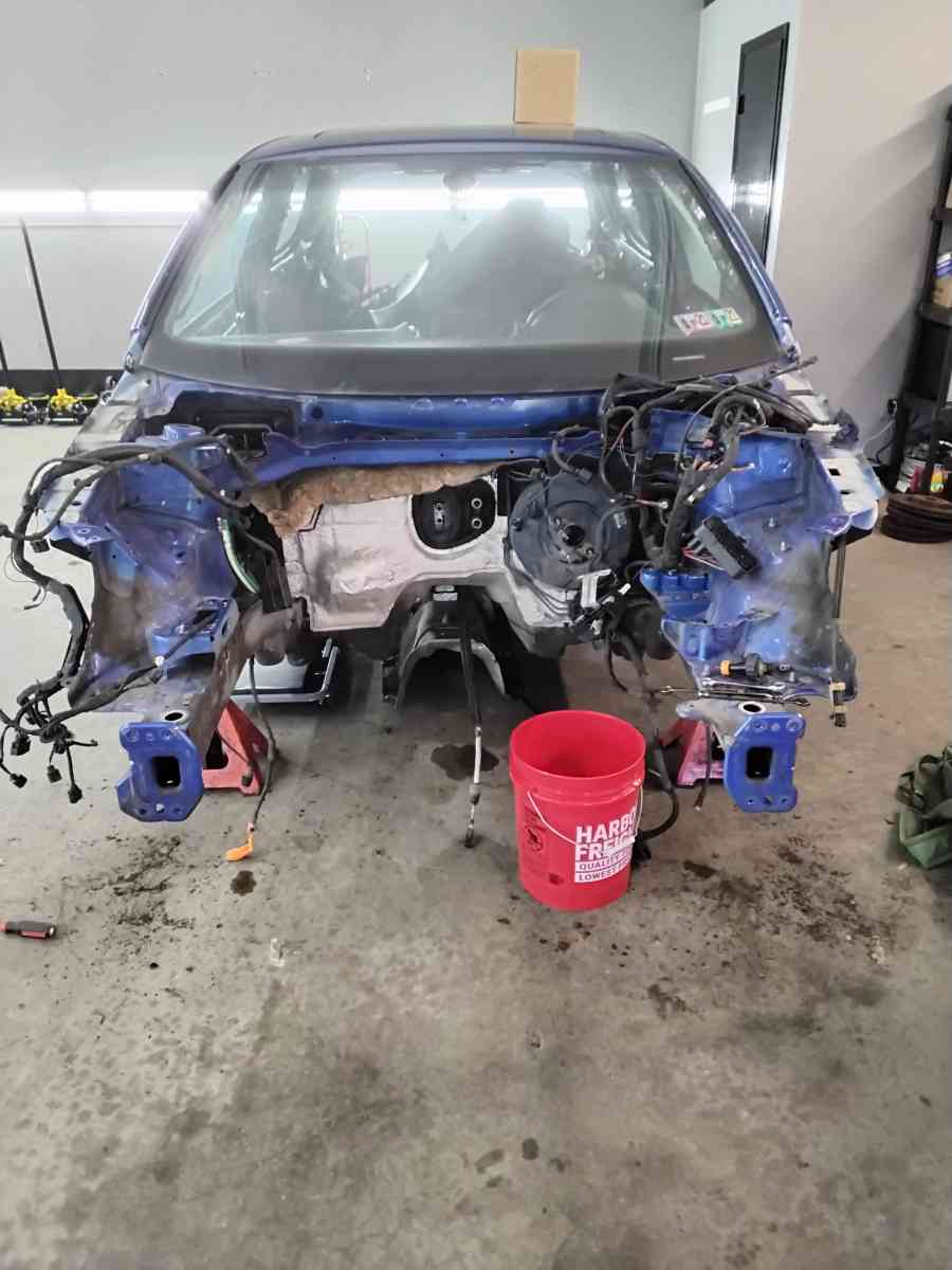 Nice 2008 VW R 32 Shell Carpet and Sunroof No Doors OEM