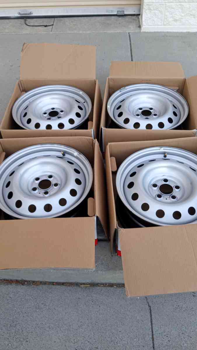 the set of 4 wheels original Ford