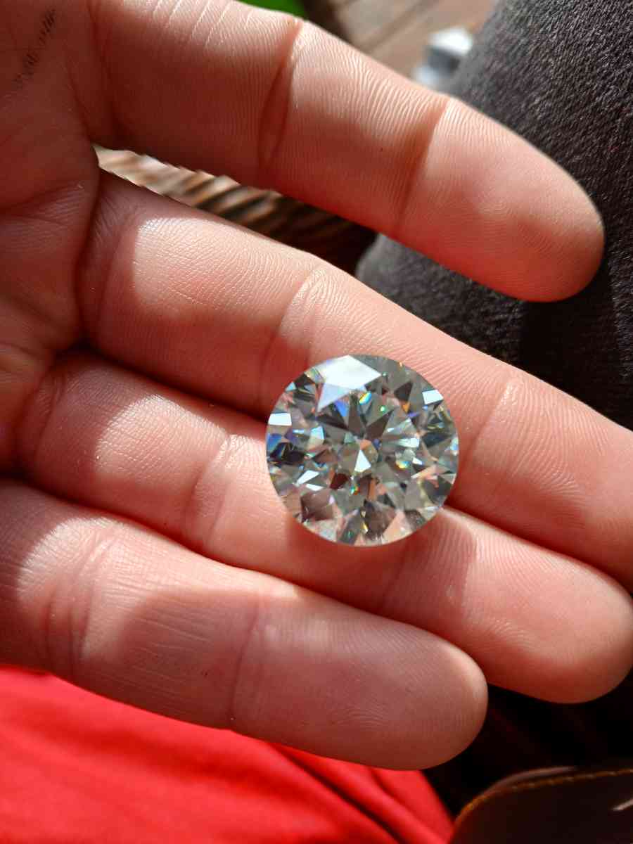 28ct genuine moissanite diamond
