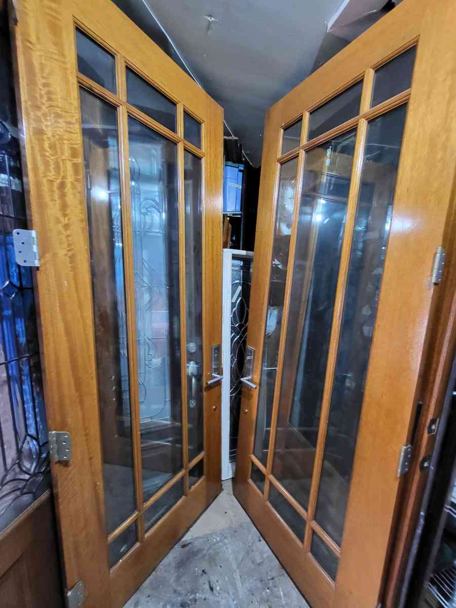 Mahogany Solid good front doble door 72x95 asking for price