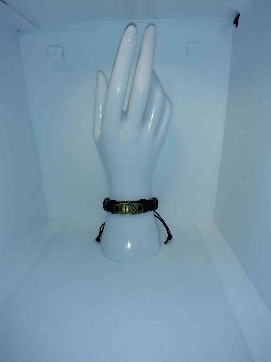 Lucky Charm Leather Bracelet VCB